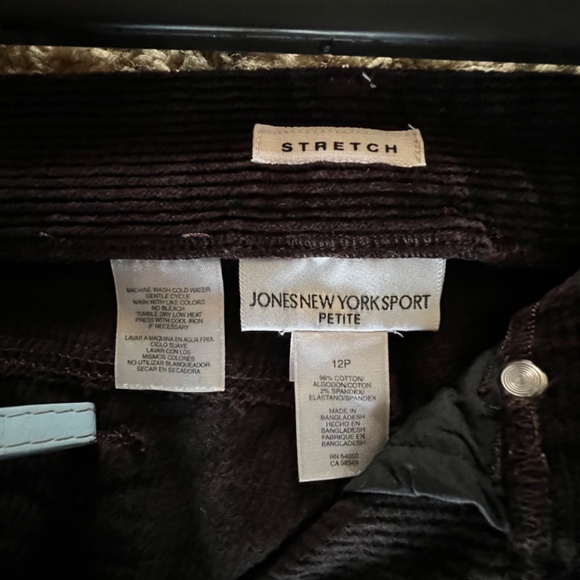 Ladies Jones New York  Dark Brown Stretch Wide Whale Corduroy Pants Size 12 P - Picture 2 of 2